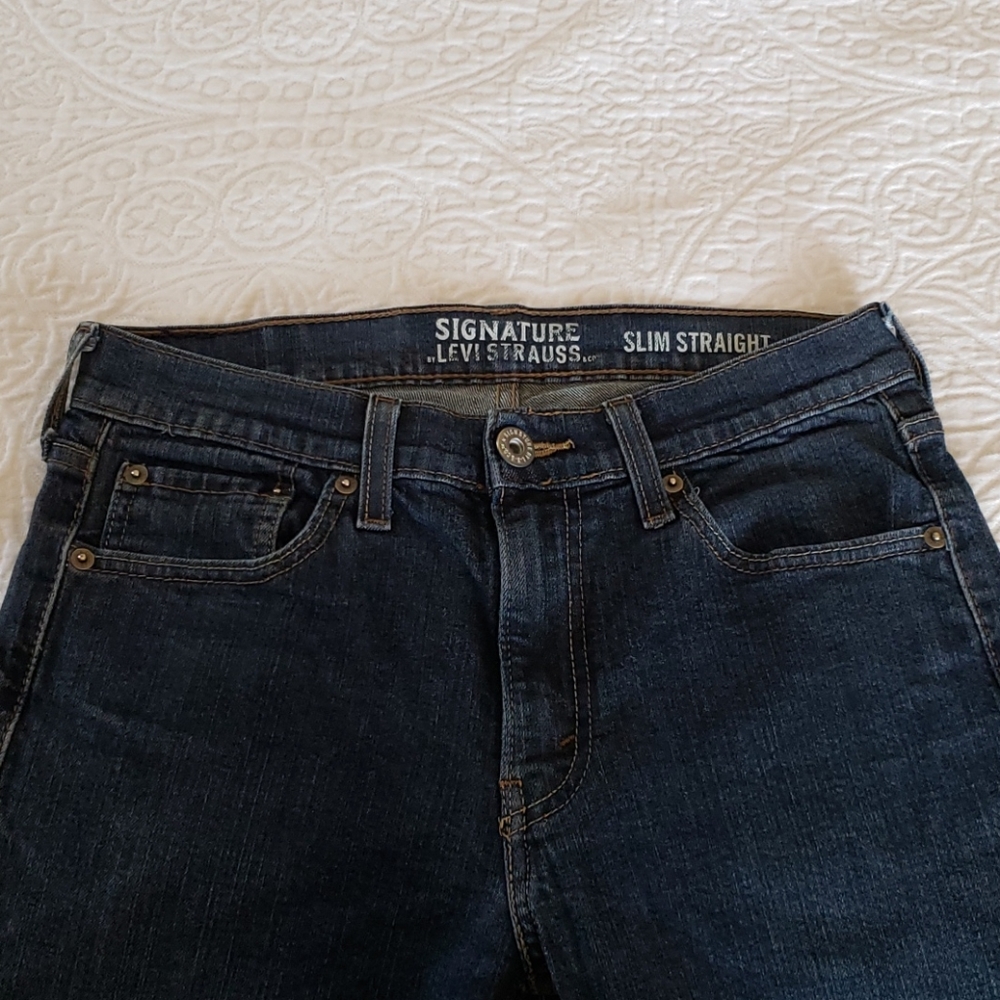 Levis - Picture 2 of 10